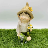 Kisfiú békával (26 cm x 15 cm x 11 cm)