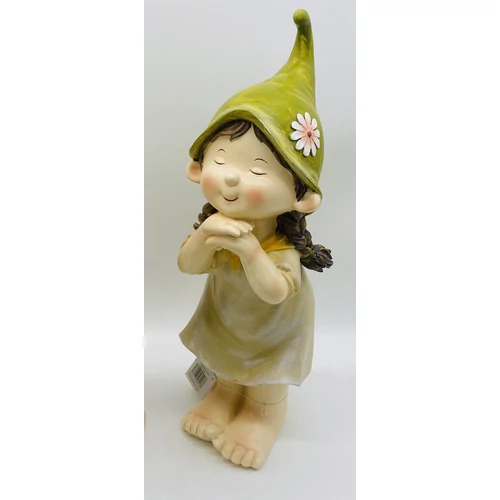 Zöld sapkás kislány (44 cm x 16 cm x 15 cm)